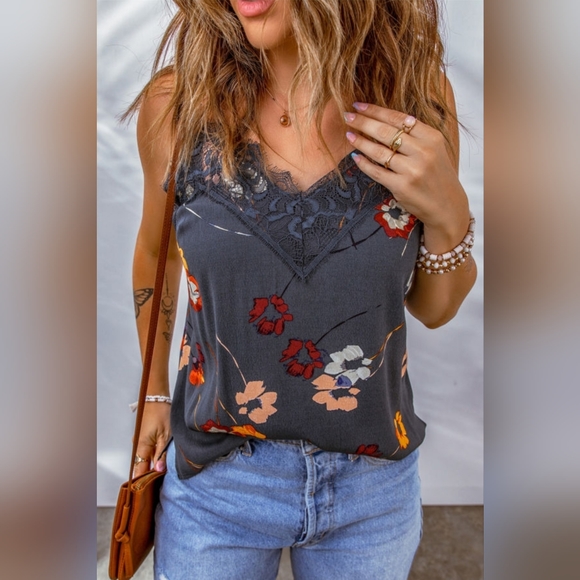 Floral Print Lace Tank Top - Picture 2 of 10